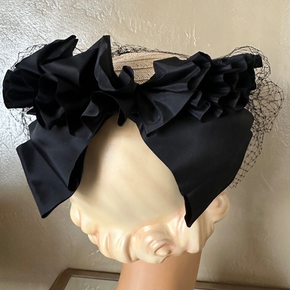 SPLENDID 1940s\' CREAM COLORED STRAW FEDORA WITH BLACK BOWS AND FULL VEIL main image 12